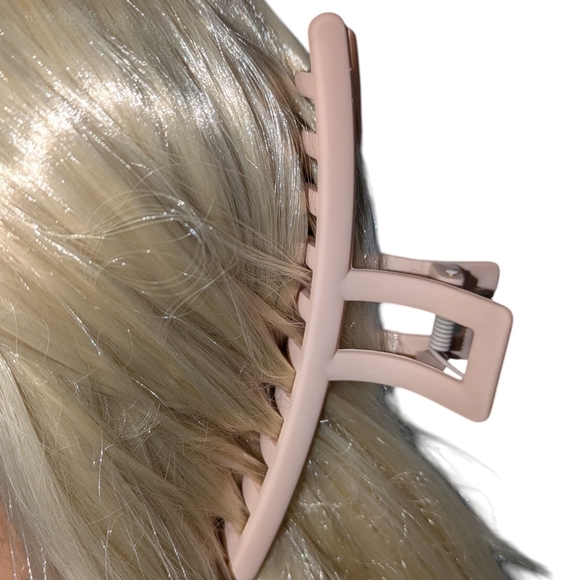 🍁 3/$15 Boutique Claw Hair Clip - Picture 1 of 6